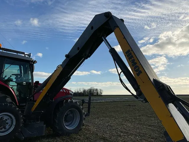2017 massey ferguson 7718 dyna-vt vierwielaangedreven landbouwtractor met maaiarm - afbeelding 10 van  39