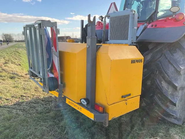 2017 massey ferguson 7718 dyna-vt vierwielaangedreven landbouwtractor met maaiarm - afbeelding 18 van  39