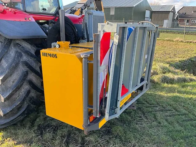 2017 massey ferguson 7718 dyna-vt vierwielaangedreven landbouwtractor met maaiarm - afbeelding 19 van  39