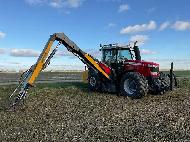 2017 massey ferguson 7718 dyna-vt vierwielaangedreven landbouwtractor met maaiarm - afbeelding 12 van  39