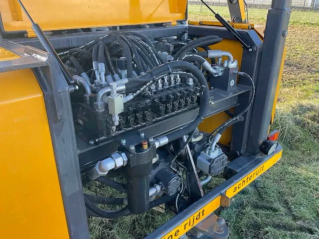 2017 massey ferguson 7718 dyna-vt vierwielaangedreven landbouwtractor met maaiarm - afbeelding 25 van  39