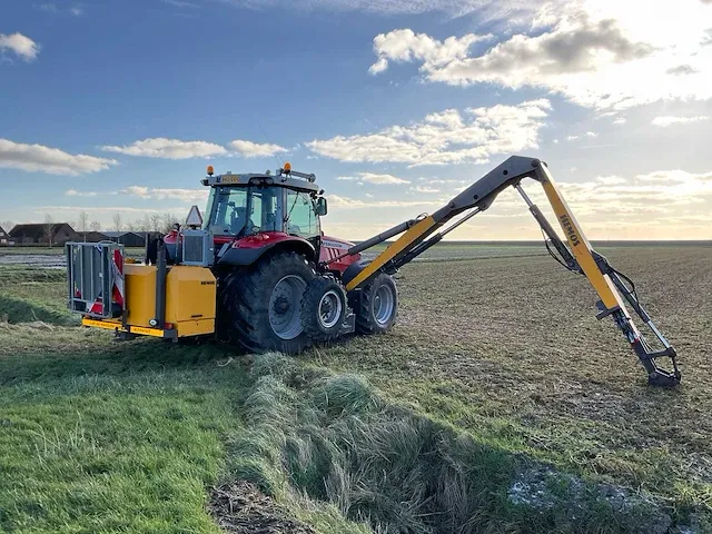 2017 massey ferguson 7718 dyna-vt vierwielaangedreven landbouwtractor met maaiarm - afbeelding 23 van  39