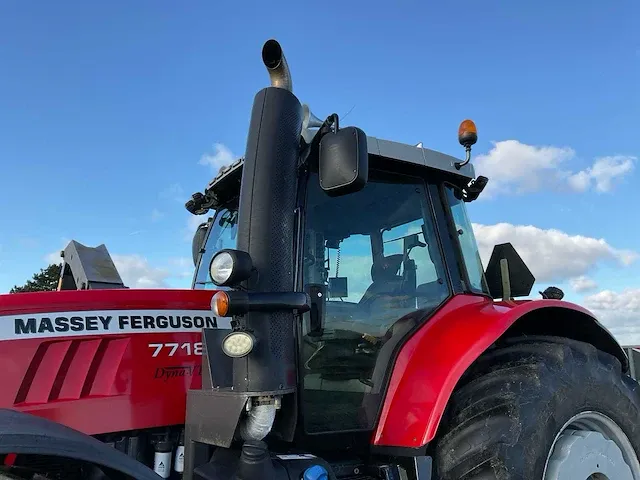 2017 massey ferguson 7718 dyna-vt vierwielaangedreven landbouwtractor met maaiarm - afbeelding 35 van  39