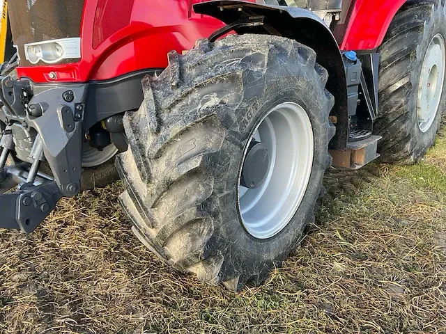 2017 massey ferguson 7718 dyna-vt vierwielaangedreven landbouwtractor met maaiarm - afbeelding 37 van  39