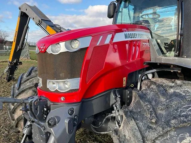 2017 massey ferguson 7718 dyna-vt vierwielaangedreven landbouwtractor met maaiarm - afbeelding 38 van  39