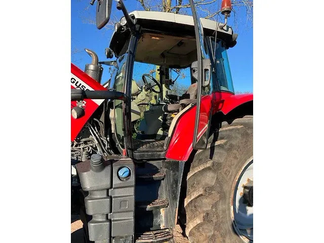 2017 massey ferguson 7724 dyna-6 vierwielaangedreven landbouwtractor - afbeelding 2 van  45