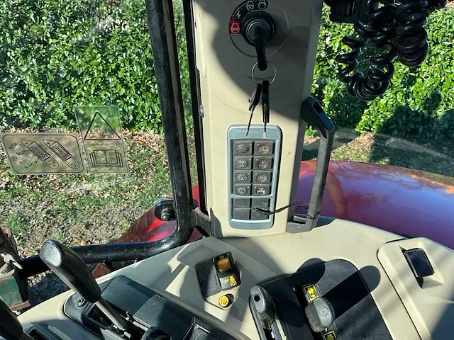 2017 massey ferguson 7724 dyna-6 vierwielaangedreven landbouwtractor - afbeelding 9 van  45