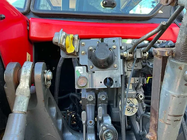 2017 massey ferguson 7724 dyna-6 vierwielaangedreven landbouwtractor - afbeelding 14 van  45