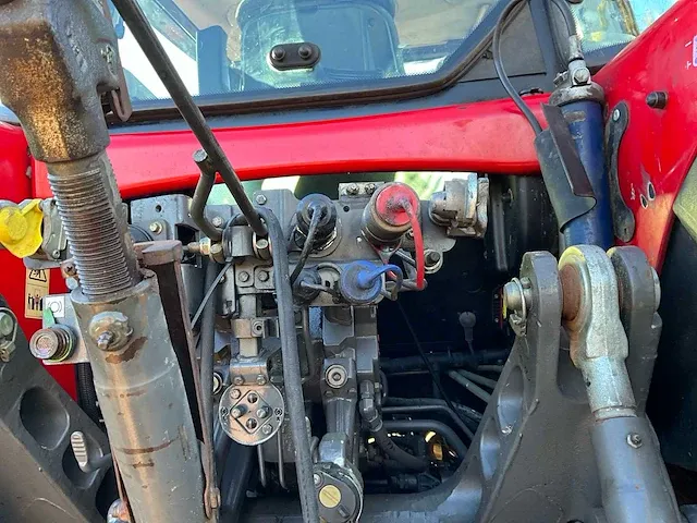 2017 massey ferguson 7724 dyna-6 vierwielaangedreven landbouwtractor - afbeelding 15 van  45