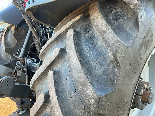 2017 massey ferguson 7724 dyna-6 vierwielaangedreven landbouwtractor - afbeelding 18 van  45