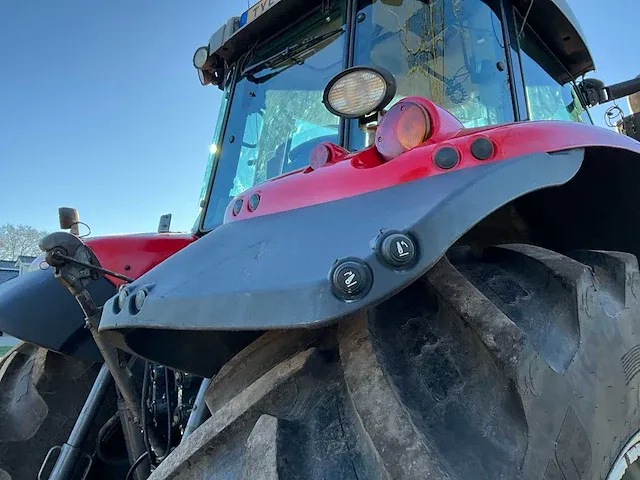 2017 massey ferguson 7724 dyna-6 vierwielaangedreven landbouwtractor - afbeelding 19 van  45