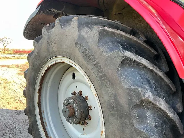 2017 massey ferguson 7724 dyna-6 vierwielaangedreven landbouwtractor - afbeelding 21 van  45