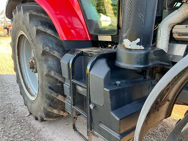 2017 massey ferguson 7724 dyna-6 vierwielaangedreven landbouwtractor - afbeelding 22 van  45