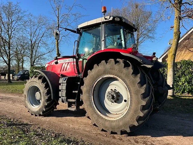 2017 massey ferguson 7724 dyna-6 vierwielaangedreven landbouwtractor - afbeelding 12 van  45
