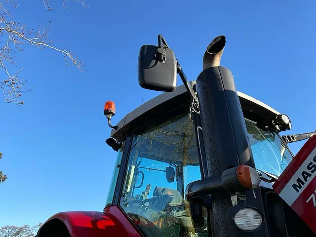2017 massey ferguson 7724 dyna-6 vierwielaangedreven landbouwtractor - afbeelding 24 van  45