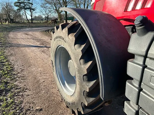 2017 massey ferguson 7724 dyna-6 vierwielaangedreven landbouwtractor - afbeelding 33 van  45