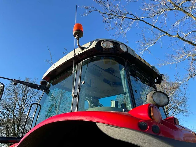 2017 massey ferguson 7724 dyna-6 vierwielaangedreven landbouwtractor - afbeelding 37 van  45