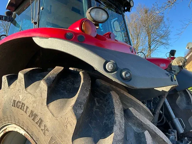 2017 massey ferguson 7724 dyna-6 vierwielaangedreven landbouwtractor - afbeelding 38 van  45