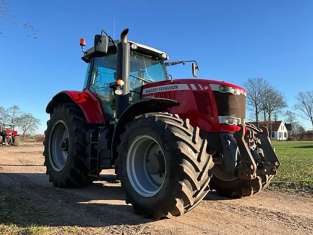 2017 massey ferguson 7724 dyna-6 vierwielaangedreven landbouwtractor - afbeelding 34 van  45