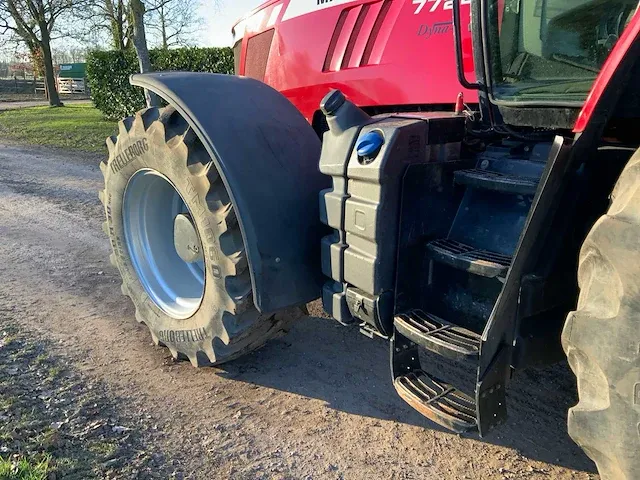 2017 massey ferguson 7724 dyna-6 vierwielaangedreven landbouwtractor - afbeelding 2 van  33