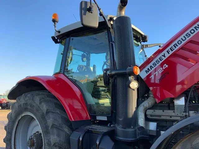 2017 massey ferguson 7724 dyna-6 vierwielaangedreven landbouwtractor - afbeelding 3 van  33