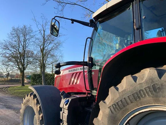 2017 massey ferguson 7724 dyna-6 vierwielaangedreven landbouwtractor - afbeelding 4 van  33