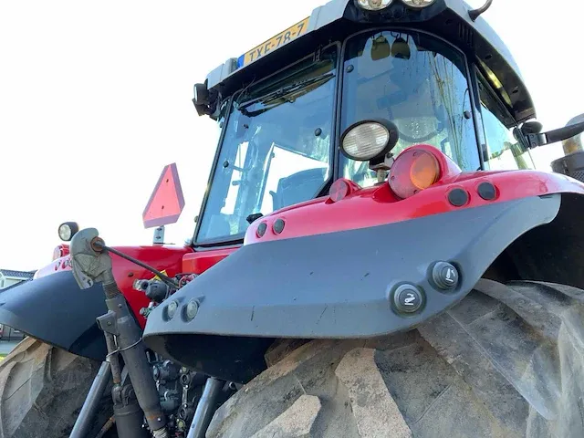 2017 massey ferguson 7724 dyna-6 vierwielaangedreven landbouwtractor - afbeelding 6 van  33