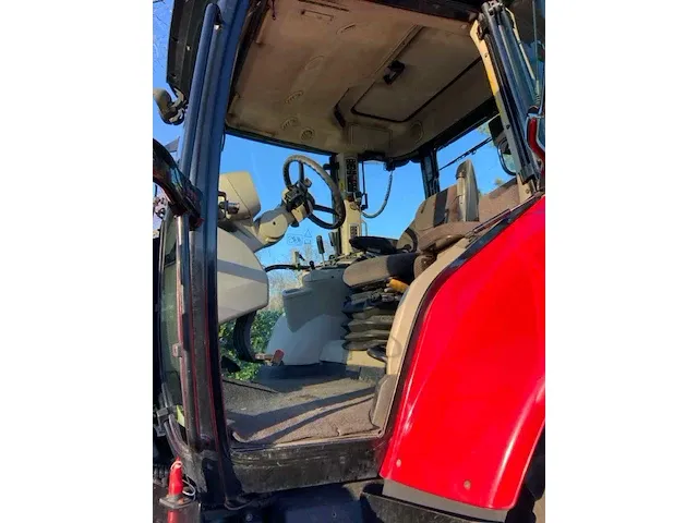 2017 massey ferguson 7724 dyna-6 vierwielaangedreven landbouwtractor - afbeelding 7 van  33