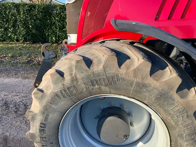 2017 massey ferguson 7724 dyna-6 vierwielaangedreven landbouwtractor - afbeelding 16 van  33