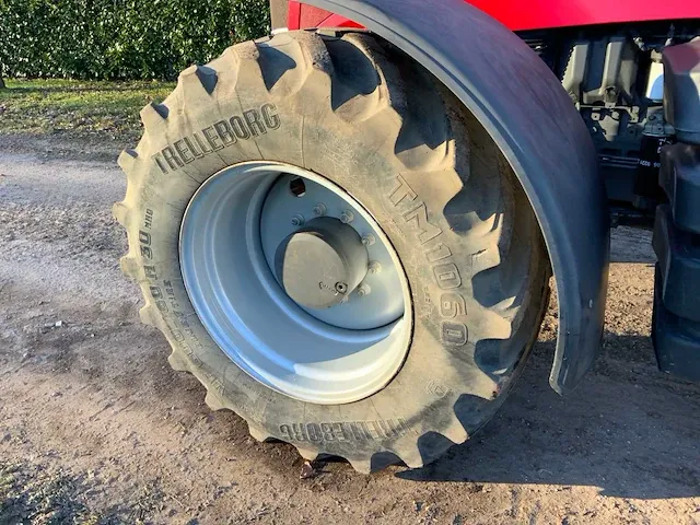 2017 massey ferguson 7724 dyna-6 vierwielaangedreven landbouwtractor - afbeelding 17 van  33