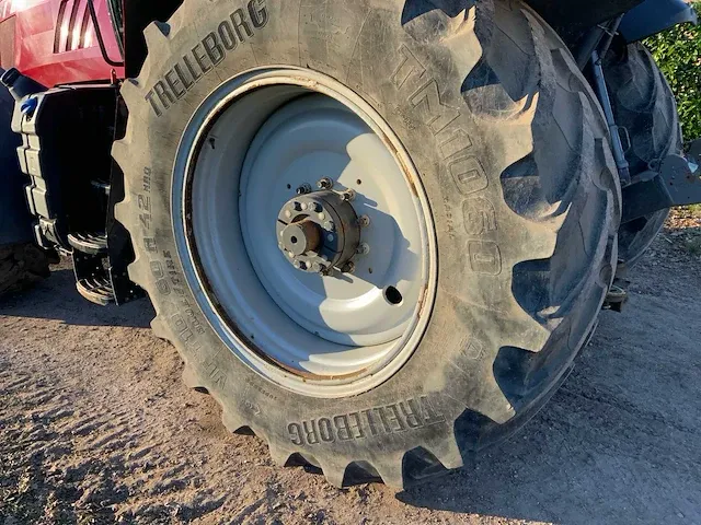 2017 massey ferguson 7724 dyna-6 vierwielaangedreven landbouwtractor - afbeelding 18 van  33