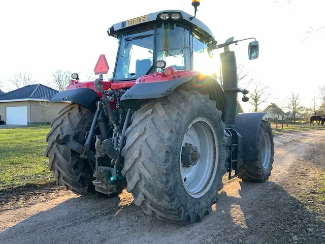 2017 massey ferguson 7724 dyna-6 vierwielaangedreven landbouwtractor - afbeelding 12 van  33