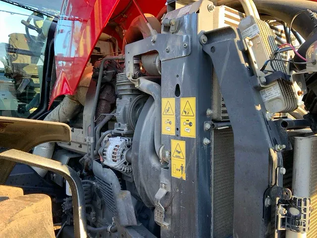 2017 massey ferguson 7724 dyna-6 vierwielaangedreven landbouwtractor - afbeelding 25 van  33