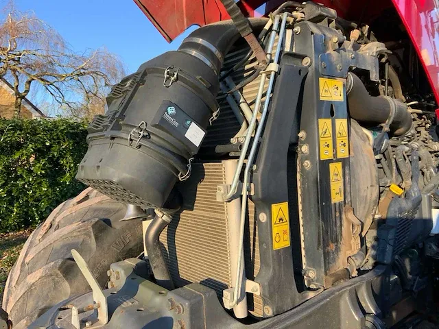 2017 massey ferguson 7724 dyna-6 vierwielaangedreven landbouwtractor - afbeelding 26 van  33