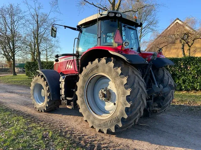 2017 massey ferguson 7724 dyna-6 vierwielaangedreven landbouwtractor - afbeelding 23 van  33