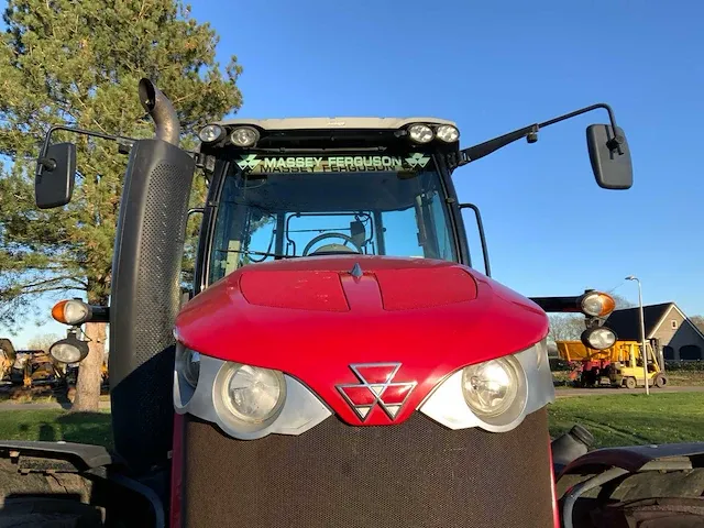 2017 massey ferguson 7724 dyna-6 vierwielaangedreven landbouwtractor - afbeelding 30 van  33