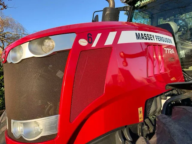 2017 massey ferguson 7724 dyna-6 vierwielaangedreven landbouwtractor - afbeelding 31 van  33