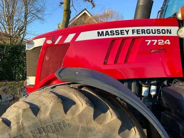 2017 massey ferguson 7724 dyna-6 vierwielaangedreven landbouwtractor - afbeelding 32 van  33