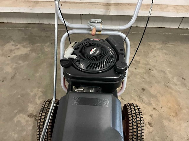 2017 meclean frontsweep 85 vario b&s zelfrijdende veegmachine - afbeelding 4 van  17