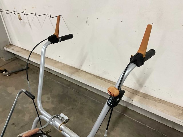 2017 meclean frontsweep 85 vario b&s zelfrijdende veegmachine - afbeelding 6 van  17