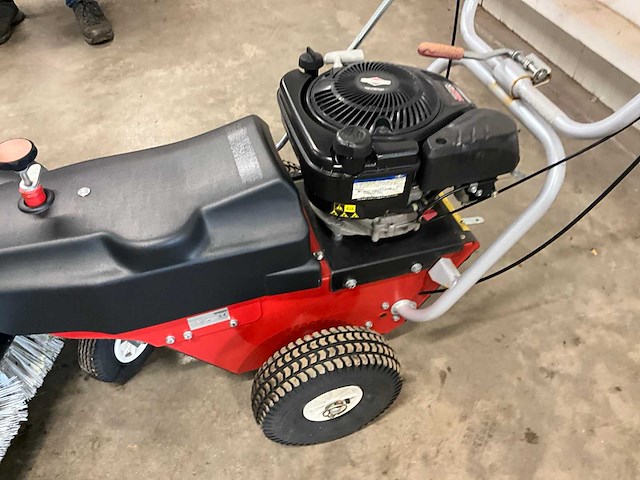 2017 meclean frontsweep 85 vario b&s zelfrijdende veegmachine - afbeelding 7 van  17