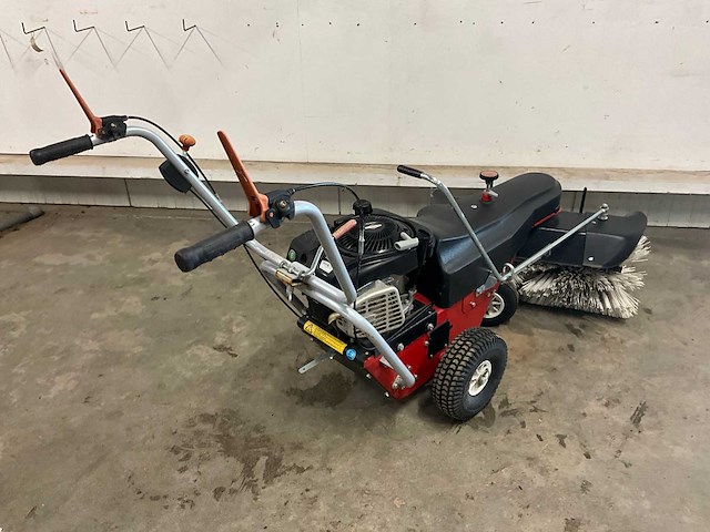 2017 meclean frontsweep 85 vario b&s zelfrijdende veegmachine - afbeelding 13 van  17