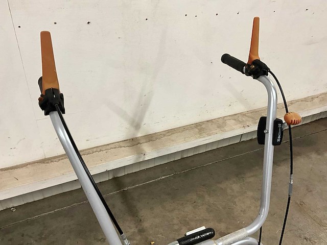 2017 meclean frontsweep 85 vario b&s zelfrijdende veegmachine - afbeelding 5 van  17