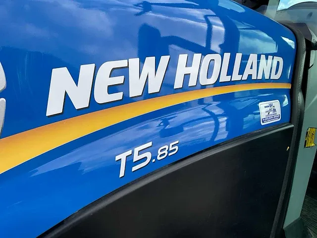 2017 new holland t5.85 vierwielaangedreven landbouwtractor - afbeelding 2 van  36