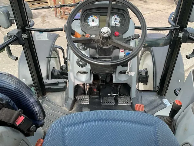2017 new holland t5.85 vierwielaangedreven landbouwtractor - afbeelding 13 van  36