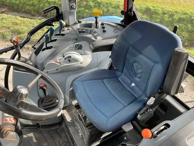 2017 new holland t5.85 vierwielaangedreven landbouwtractor - afbeelding 18 van  36