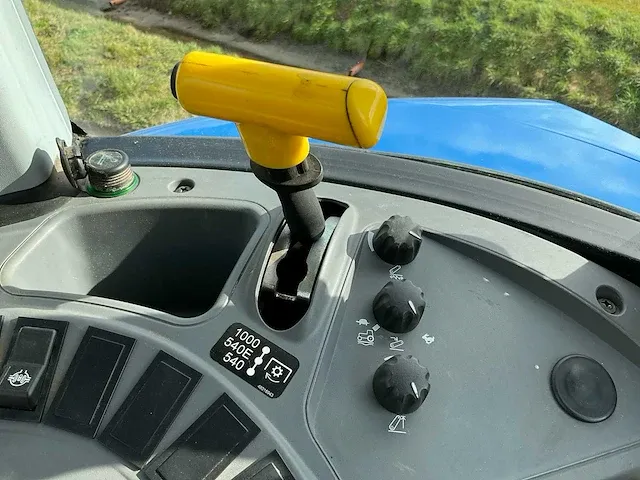 2017 new holland t5.85 vierwielaangedreven landbouwtractor - afbeelding 19 van  36
