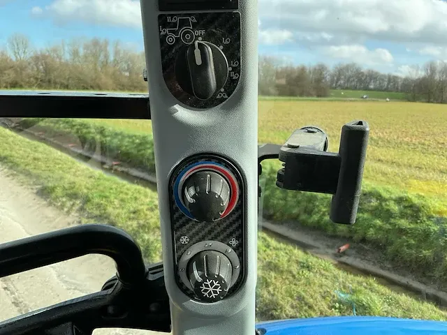 2017 new holland t5.85 vierwielaangedreven landbouwtractor - afbeelding 21 van  36