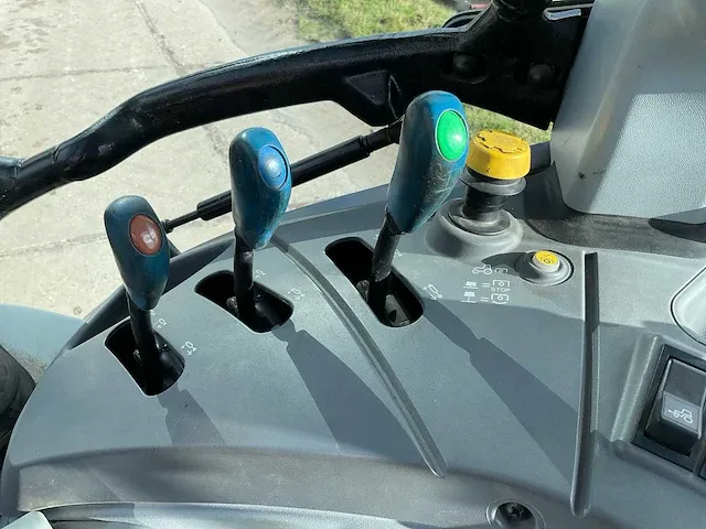 2017 new holland t5.85 vierwielaangedreven landbouwtractor - afbeelding 22 van  36