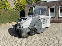 2017 nilfisk sw8000 veegmachine diesel